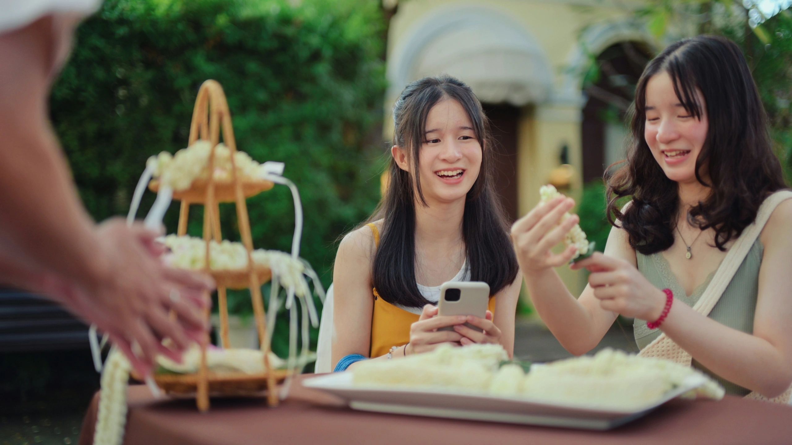 Cultural learning scene in a Korean market environment